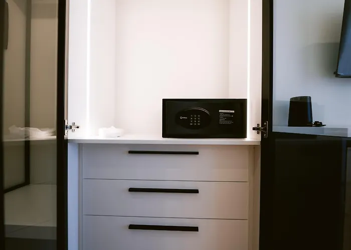 Euro 4* Εξαμίλιο